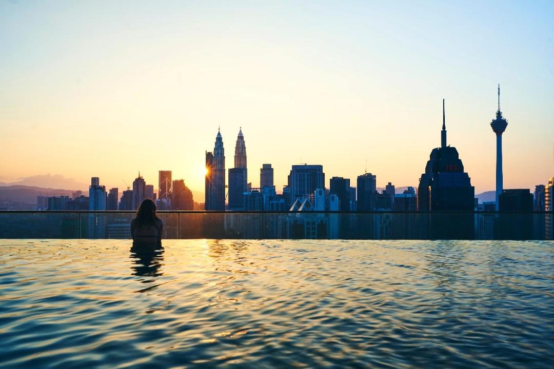 Regalia Suites Infinity Pool Kuala Lumpur Exterior foto